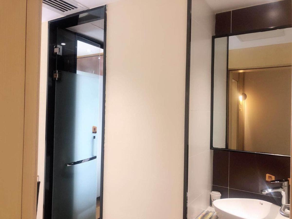 Iu Hotel Guiyang Olympic Sports Center China Resources Vientiane エクステリア 写真